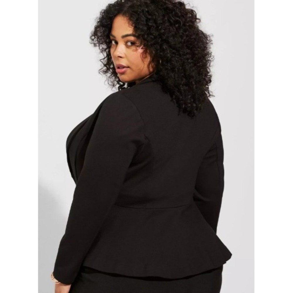 Torrid Studio NEW Black Ponte Lined Blazer Jacket Plus Size 2 2X 18-20 NEW - Picture 2 of 5